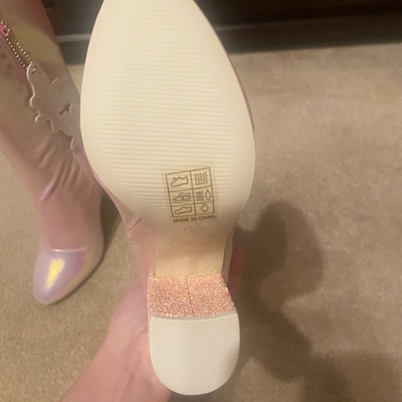 SOLD mini boots in pink irridescent size 6 NWT - Picture 6 of 7